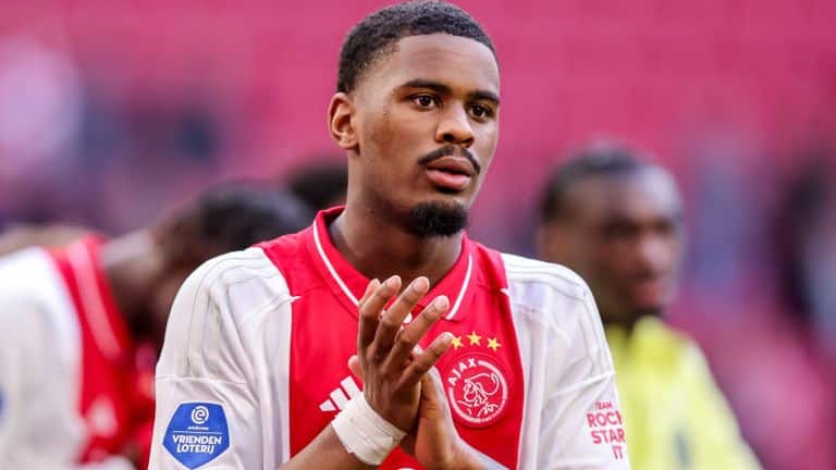 Jorrel Hato completes Chelsea medical test