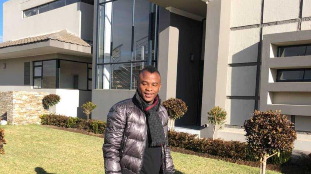 Masilela slams Kaizer Chiefs, saying they are scared or Pirates