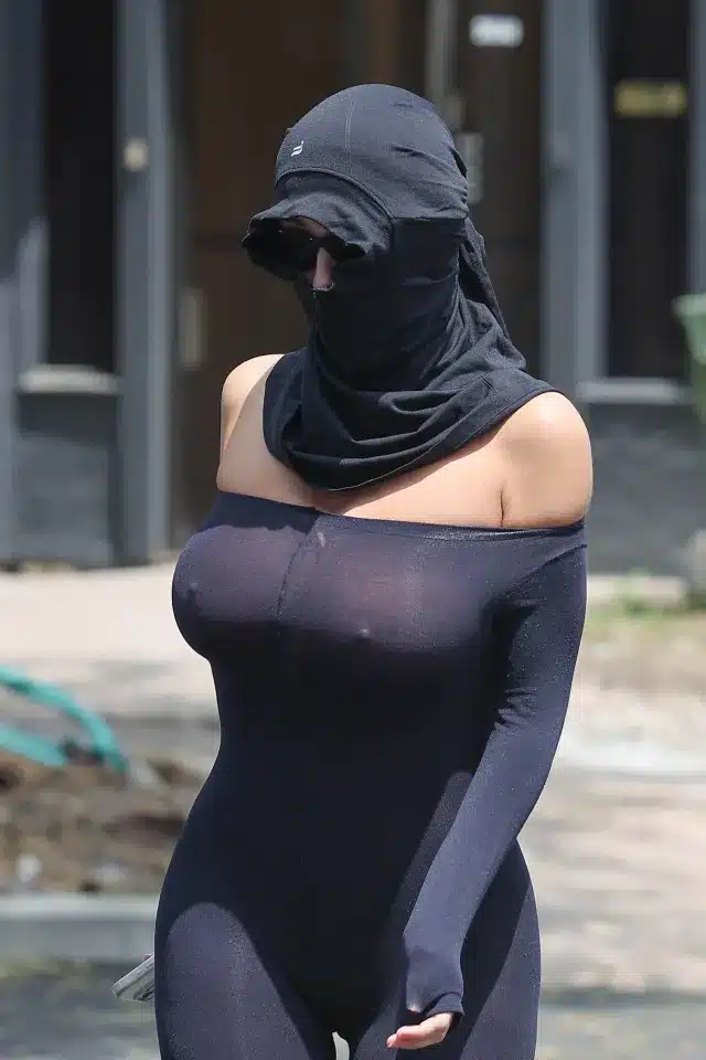 Bianca Censori strikes again with another strange outfit